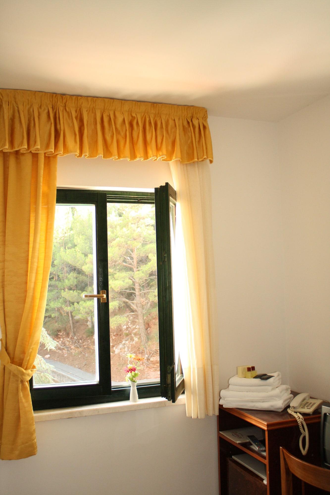 Hotel Danica Petrovac Екстер'єр фото