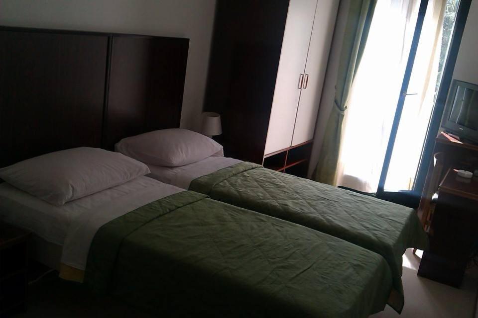 Hotel Danica Petrovac Екстер'єр фото