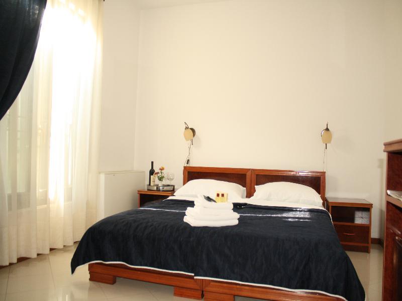 Hotel Danica Petrovac Екстер'єр фото