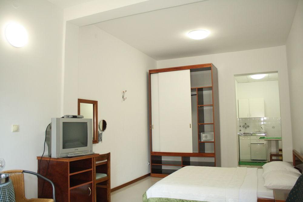 Hotel Danica Petrovac Екстер'єр фото