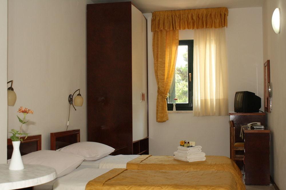 Hotel Danica Petrovac Екстер'єр фото