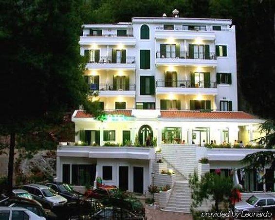 Hotel Danica Petrovac Екстер'єр фото