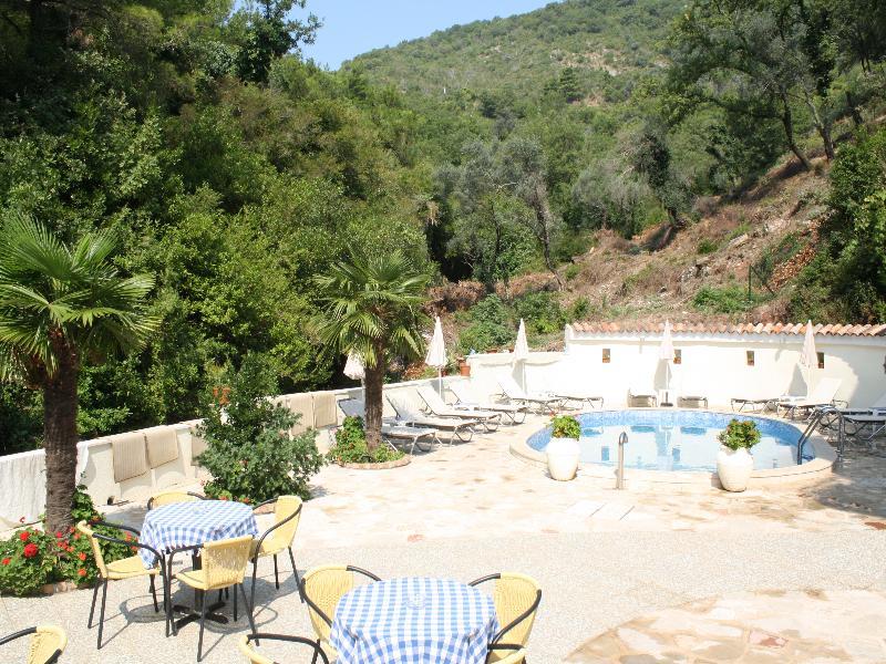 Hotel Danica Petrovac Екстер'єр фото