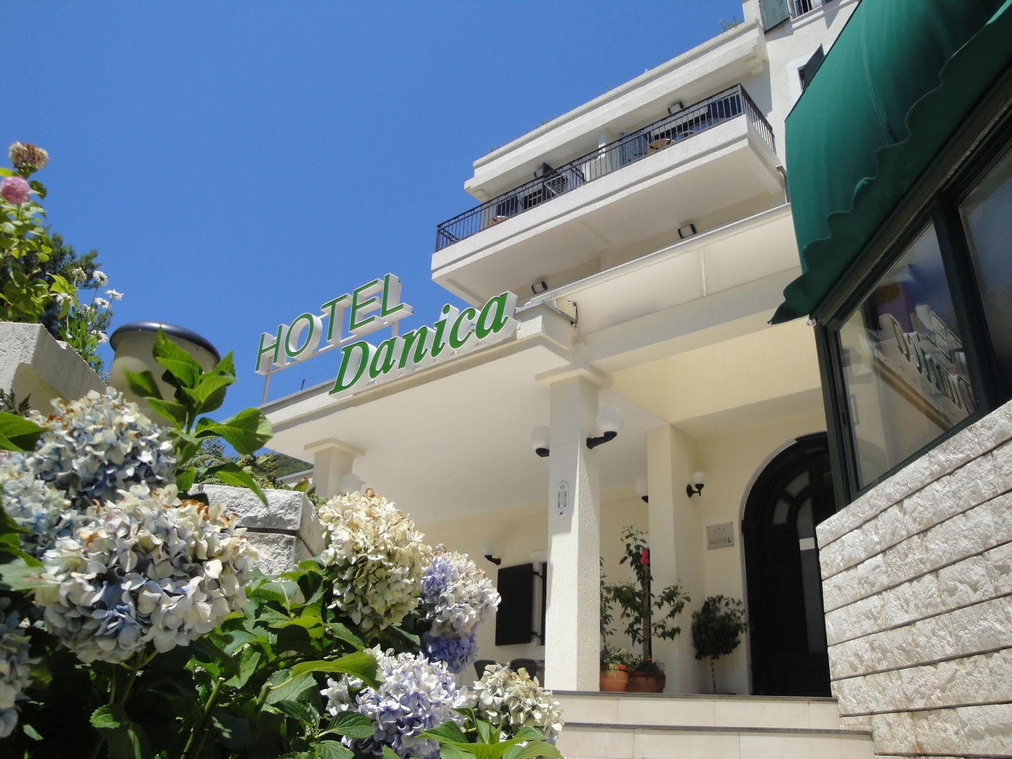 Hotel Danica Petrovac Екстер'єр фото
