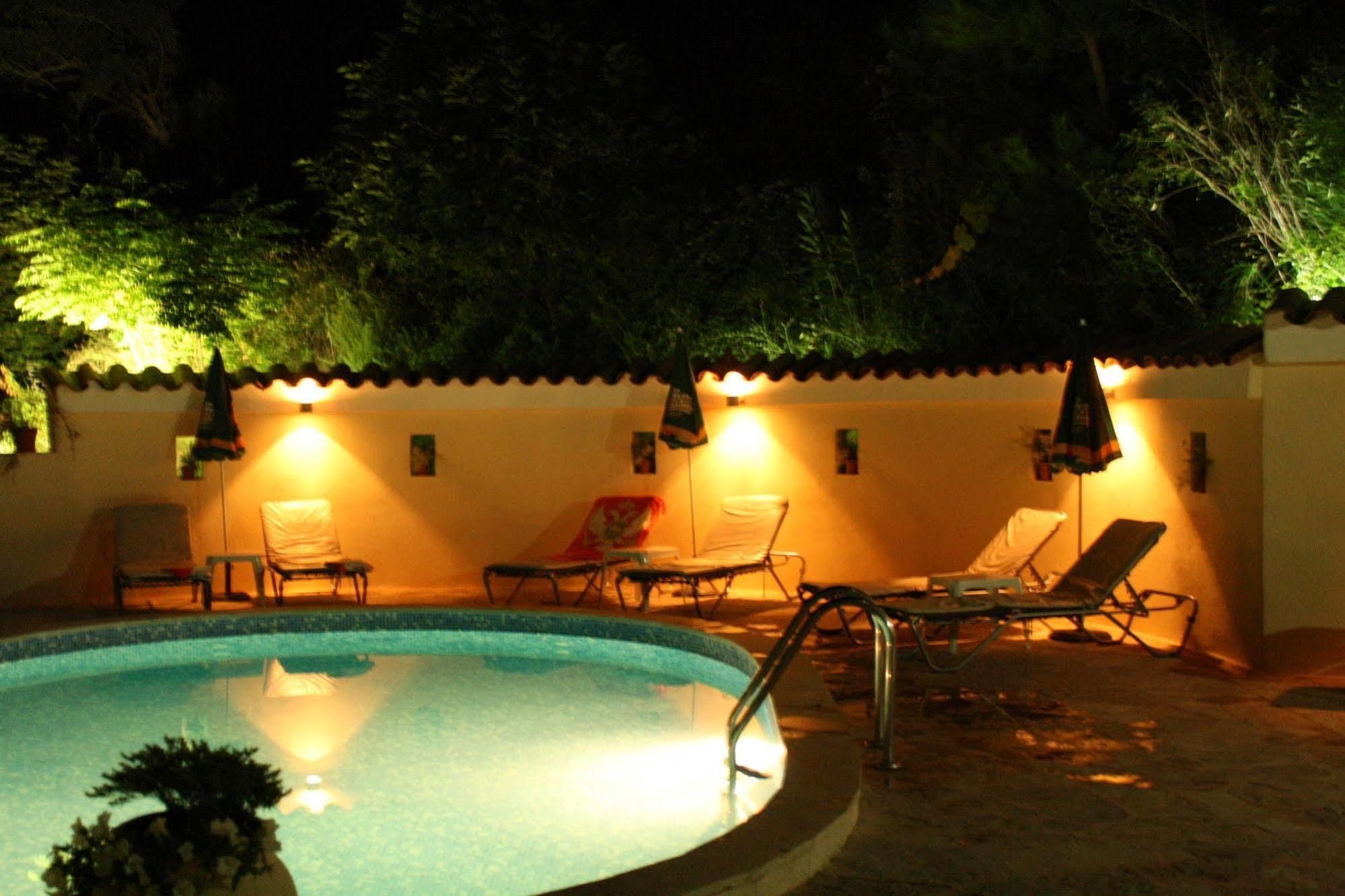 Hotel Danica Petrovac Екстер'єр фото